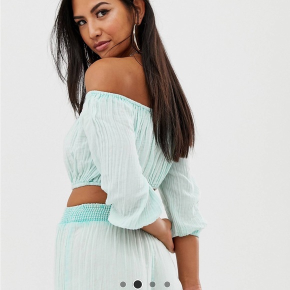 Off the shoulder crop top 😇 - Picture 2 of 6